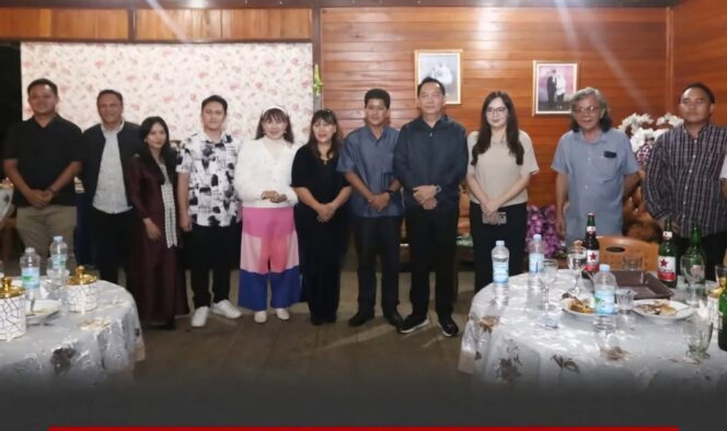 
					Pererat Toleransi, Caroll-Sendy Hadiri Halal Bi Halal di Kediaman Bahar Raemah