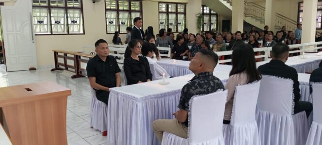 
					Momen Penghayatan Jumat Agung, Bupati Ronald Kandoli Ajak Jemaat Renungi Pengorbanan Yesus di Kayu Salib 