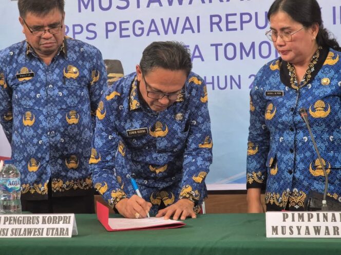 
					Di Musda KORPRI Pemkot Tomohon Tahun 2025, Sekkot Edwin Roring  Daulat Amanah