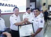 Diserahkan Langsung Gubernur Yulius, Pemkot Tomohon Sabet Penghargaan UPP Kategori Pelayanan Prima