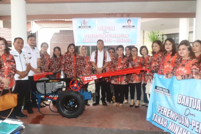 
					Petani Tomohon Dibantu P2TM, Wali Kota Caroll Senduk Beri Apresiasi