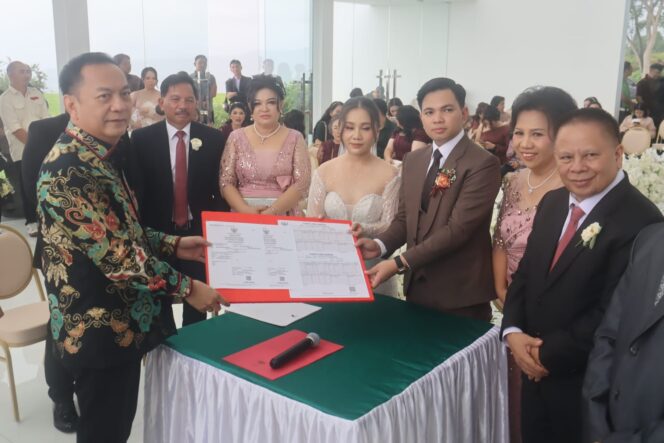 
					Pemkot Tomohon Beri Doa Restu Pernikahan Florencia Mogi dan Christian Waduy