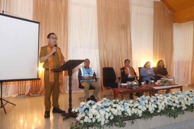 
					Sekretaris Kemendukbangga RI Prof Budi Apresiasi Pencapaian Kampung Berkualitas di Tomohon