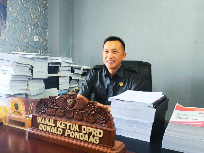 
					Beras Bantuan Pemerintah Disalurkan, Wakil Ketua DPRD Tomohon Harap Penyaluran Tepat Sasaran dan Sesuai Database
