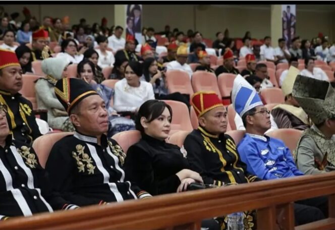 
					Wawali Sendy Hadiri Rapat Paripurna HUT Propinsi Sulut