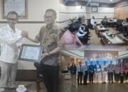 Kolaborasi di TIFF 2025, Pemkot Tomohon Serahkan Piagam Penghargaan pada BI Sulut