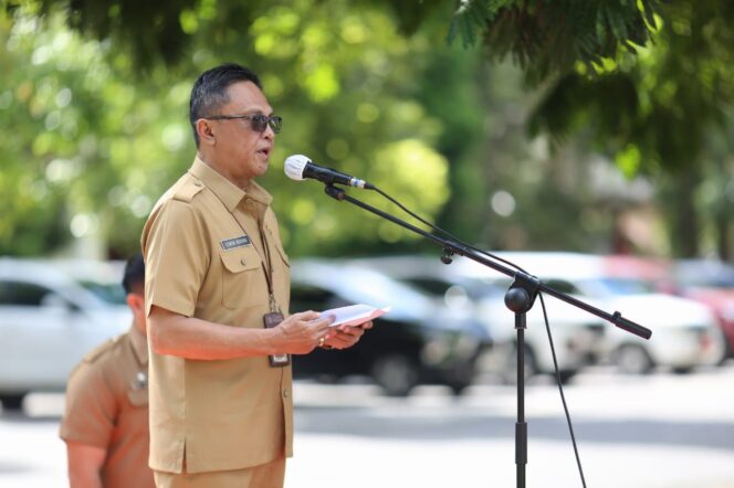 
					Sekdakot Edwin Roring Pimpin Apel Kerja Awal Bulan di Pemkot Tomohon