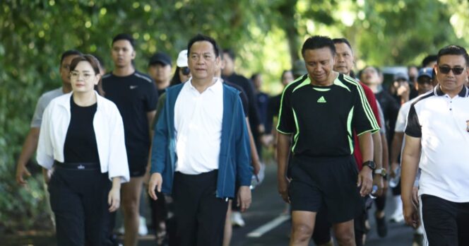
					Bersama Kajati Sulut, Caroll–Sendy Meriahkan Jalan Sehat dan Perkuat Kebersamaan dengan Masyarakat