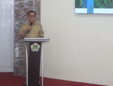 DILUNCURKAN: Wali Kota Caroll Senduk saat membuka kegiatan FGD Kelitbangan dalam Sidang Majelis Pertimbangan Kelitbangan Kota Tomohon. Dok istimewa 