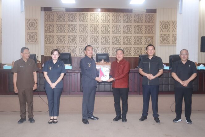 
					Wali Kota Caroll Sampaikan Ranperda Pertanggungjawaban APBD 2025, DPRD Tomohon Mulai Pembahasan