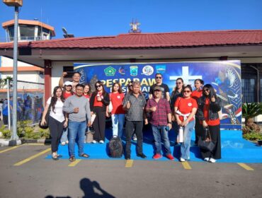 SOLID: Kontingen LPPD Tomohon saat tiba di Kabupaten Manokwari, Provinsi Papua Barat, dan siap mengikuti ajang bergengsi Pesparawi Nasional XIV Tahun 2026. Dok istimewa 