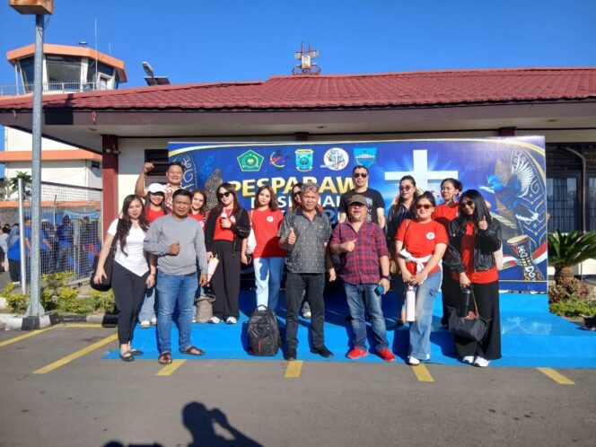 
					SOLID: Kontingen LPPD Tomohon saat tiba di Kabupaten Manokwari, Provinsi Papua Barat, dan siap mengikuti ajang bergengsi Pesparawi Nasional XIV Tahun 2026. Dok istimewa 