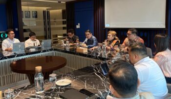 SINERGI: Panitia TIFF 2026 dipimpin Ketua Levita Supit dan Kadis Pariwisata Tomohon Judhistira Siwu saat memaparkan potensi gelaran TIFF di hadapan Pengurus KADIN Pusat. Dok istimewa 